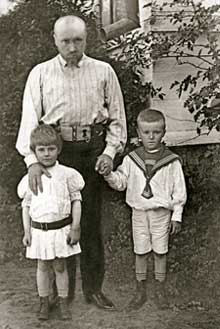Nicholas, Svetoslav, and Yury Roerichs. 1908