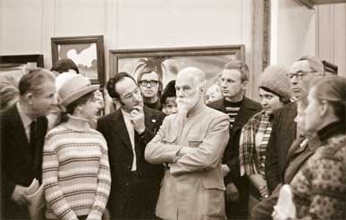 S. Roerich is talking with visitors of his exhibition at the State Hermitage. Leningrad. January 1975